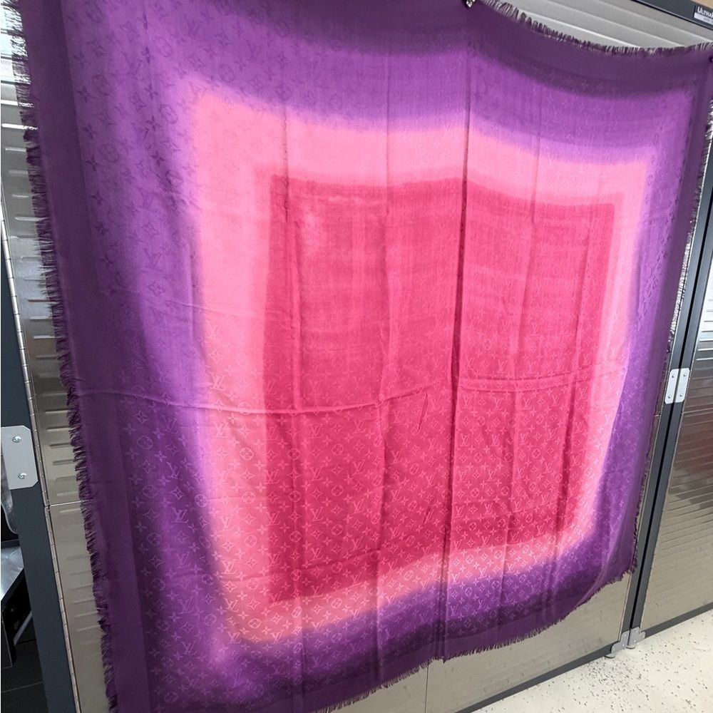 LOUIS VUITTON Purple/Pink Monogram Wool/Silk Ombre Shine Blurrygram Shawl Scarf - Picture 2 of 10